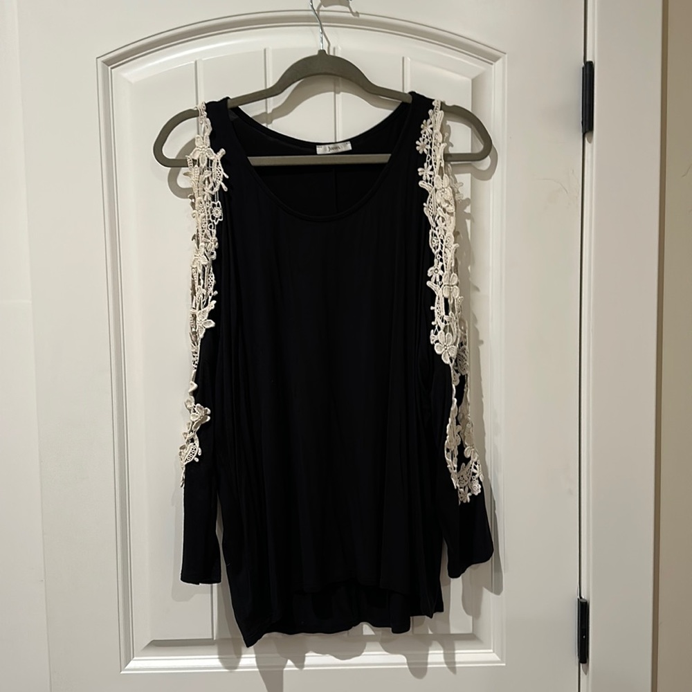 Black cold shoulder with crochet details